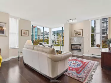 Breakfast Nook Photo of 603 588 16th Street, West Vancouver, BC