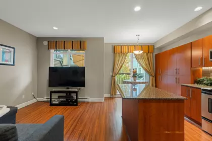 Kitchen Photo of 7 7088 191 Street, Surrey, BC