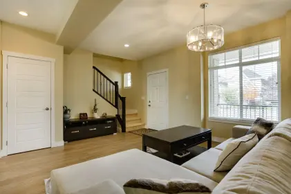 19590 72 Avenue, Surrey, BC, Surrey — Single Family Residence for sale