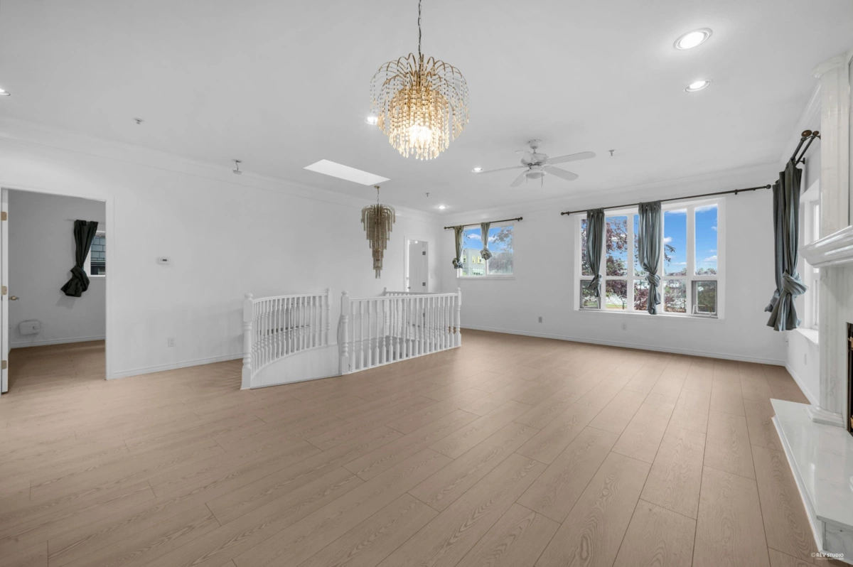Entry Foyer Photo of 3190 Grant Street, Vancouver, BC