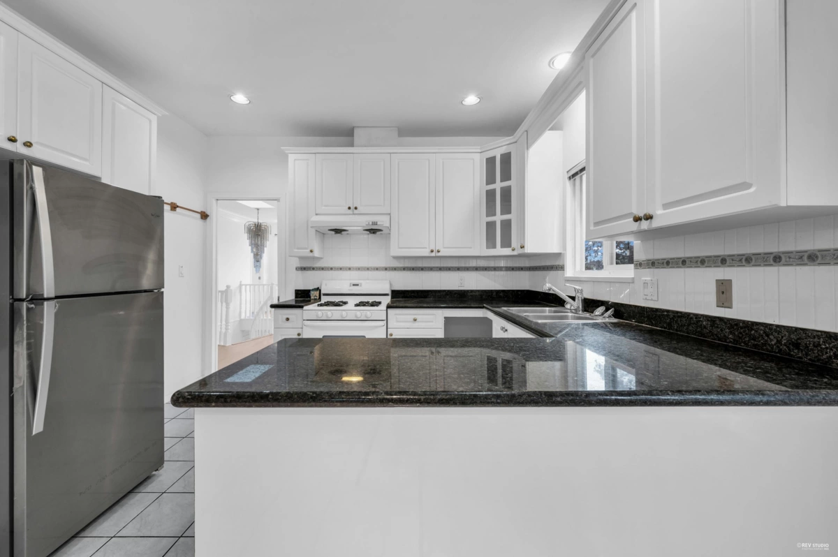 Hot Tub / Spa Photo of 3190 Grant Street, Vancouver, BC