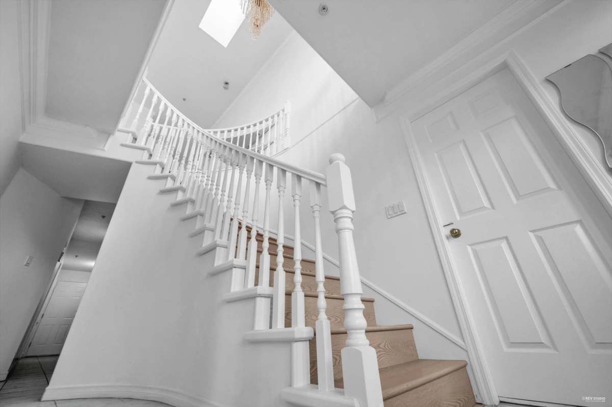 Kitchen Island Photo of 3190 Grant Street, Vancouver, BC
