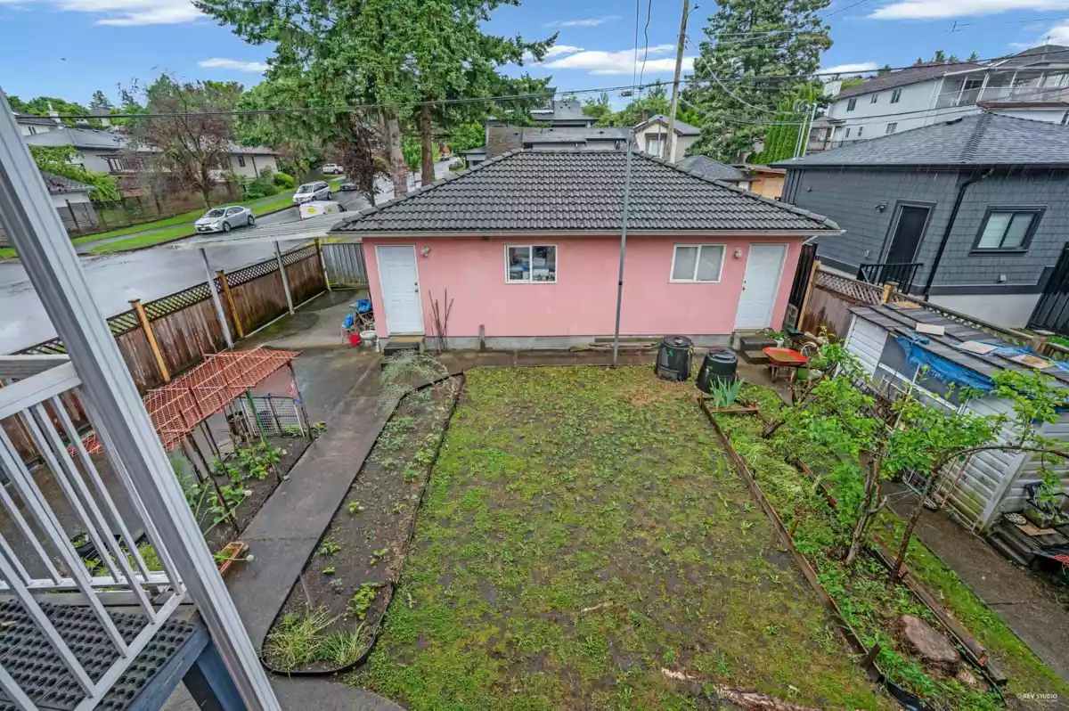 Powder Room Photo of 3190 Grant Street, Vancouver, BC