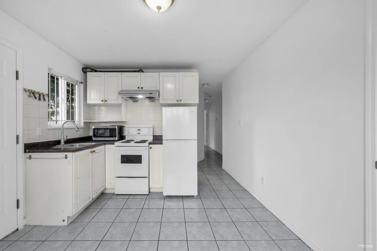 Primary Bathroom Photo of 3190 Grant Street, Vancouver, BC