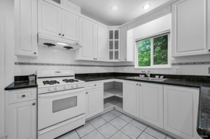 Garden / Landscaping Photo of 3190 Grant Street, Vancouver, BC