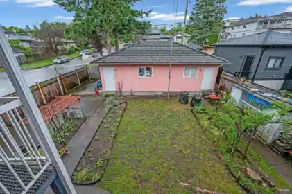 Powder Room Photo of 3190 Grant Street, Vancouver, BC