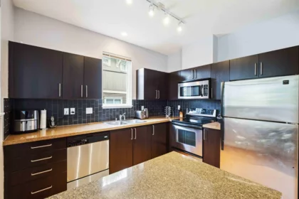 Kitchen Photo of 32 6575 192 Street, Surrey, BC