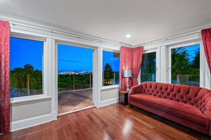 Entry Foyer Photo of 761 Eyremount Drive, West Vancouver, BC