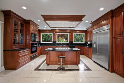 Breakfast Nook Photo of 761 Eyremount Drive, West Vancouver, BC