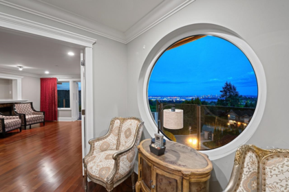 Mudroom Photo of 761 Eyremount Drive, West Vancouver, BC