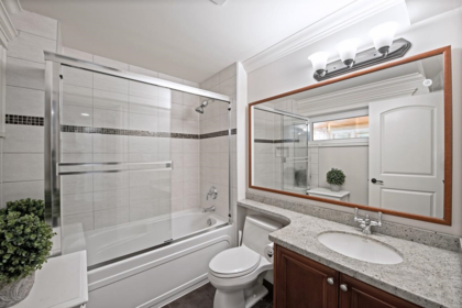 Laundry Room Photo of 761 Eyremount Drive, West Vancouver, BC