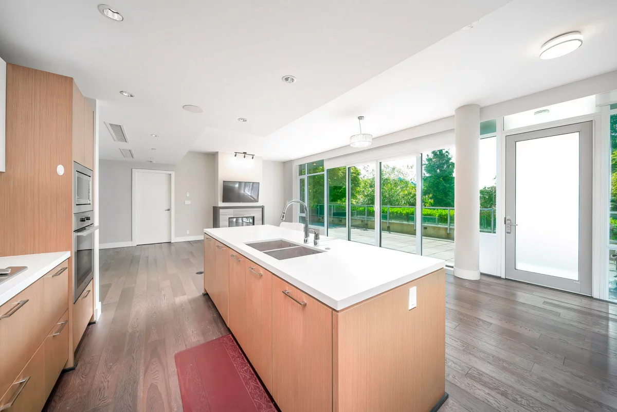 Breakfast Nook Photo of 102 908 Keith Road, West Vancouver, BC