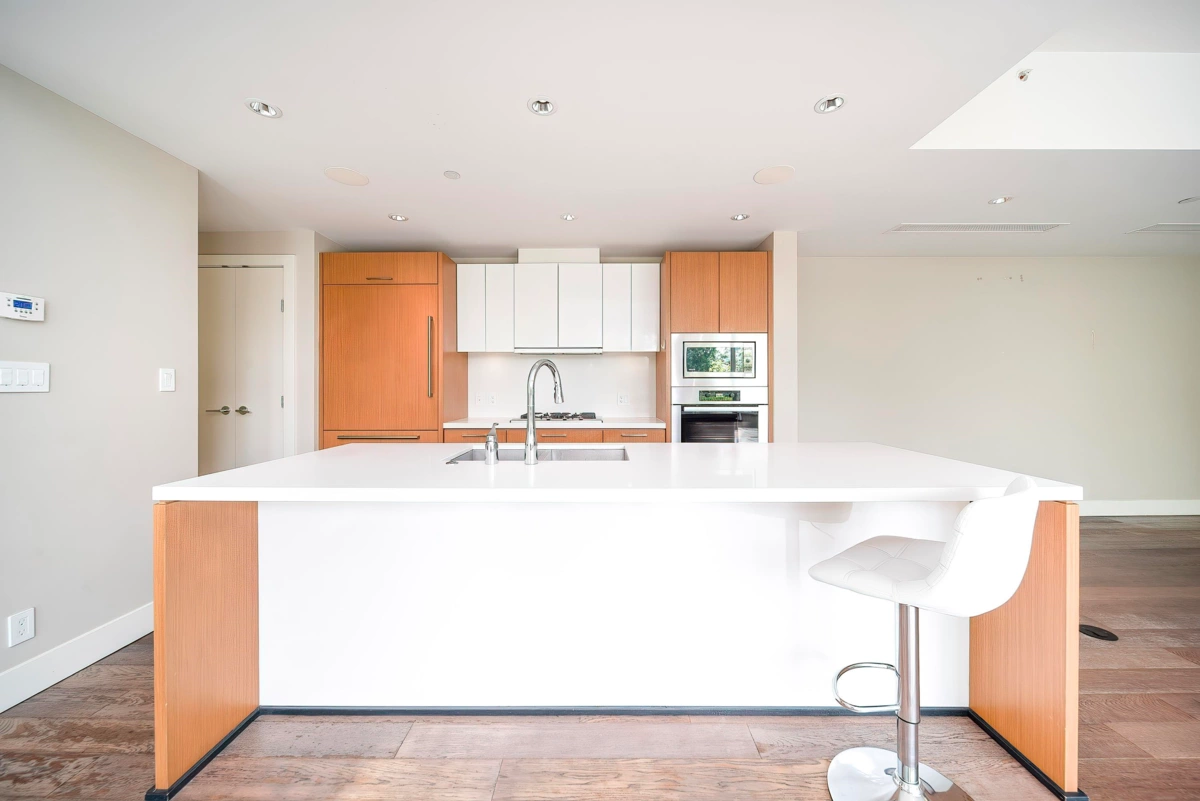 Kitchen Island Photo of 102 908 Keith Road, West Vancouver, BC