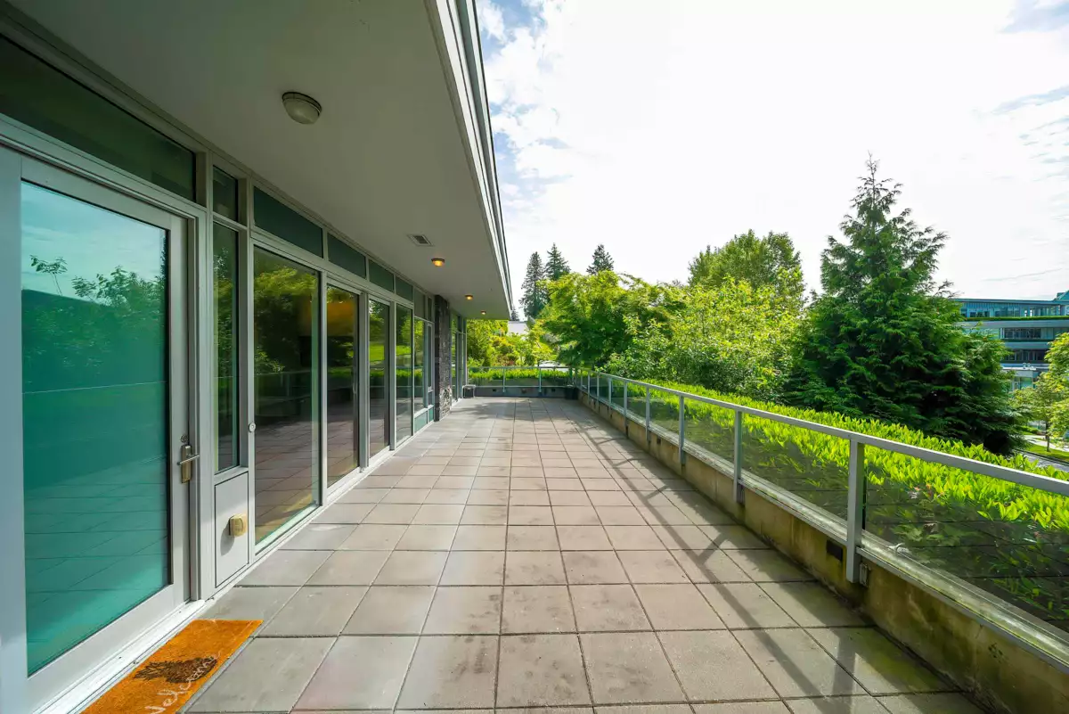 Living Room Photo of 102 908 Keith Road, West Vancouver, BC