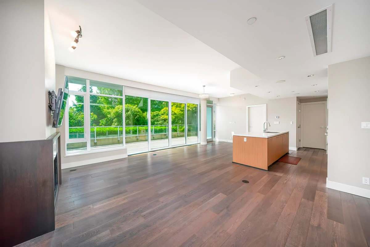 Walk-In Closet Photo of 102 908 Keith Road, West Vancouver, BC