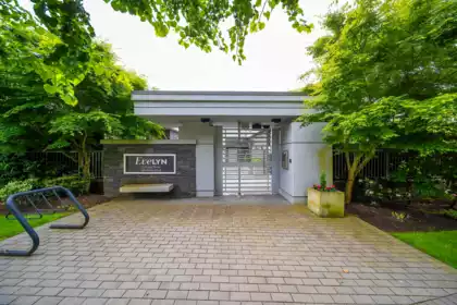 102 908 Keith Road, West Vancouver, BC