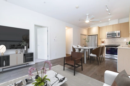 415 1150 Bailey Street, Squamish, BC, Squamish — Apartment/Condo for sale