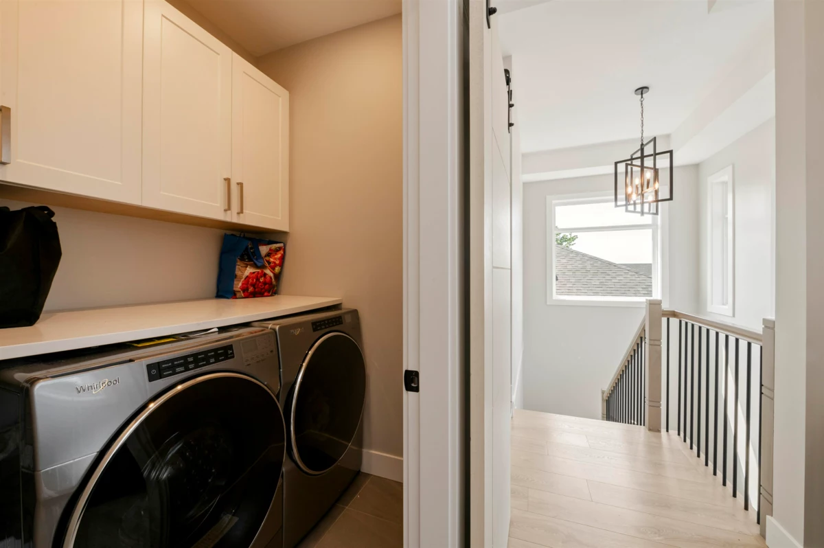 Entry Foyer Photo of 36 4217 Old Clayburn Road, Abbotsford, BC