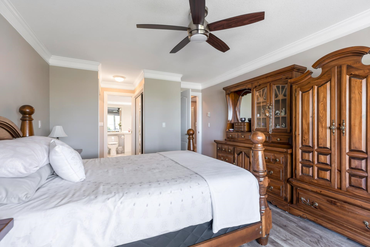 Basement Recreation Room Photo of 202 15284 Buena Vista Avenue, White Rock, BC