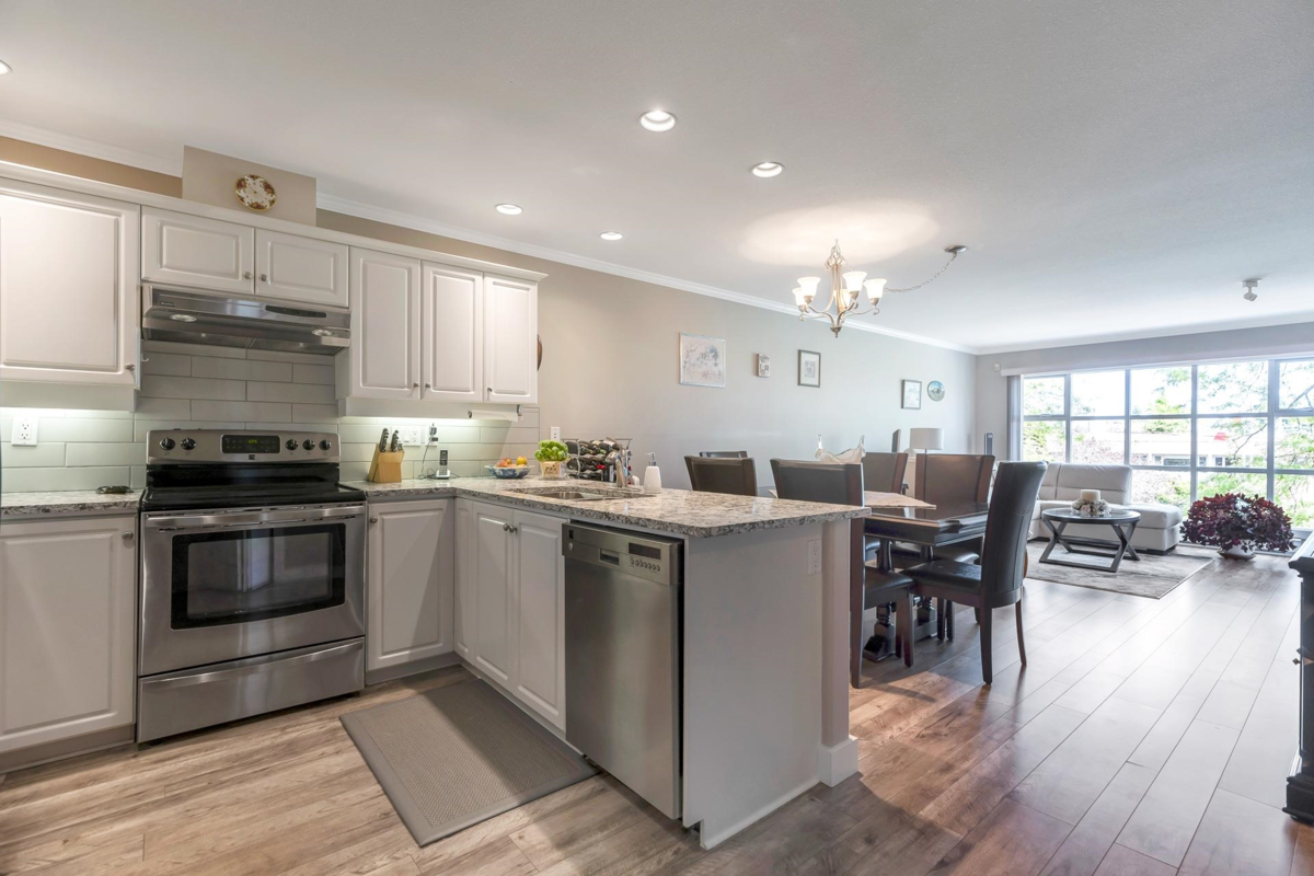 Living Room Photo of 202 15284 Buena Vista Avenue, White Rock, BC