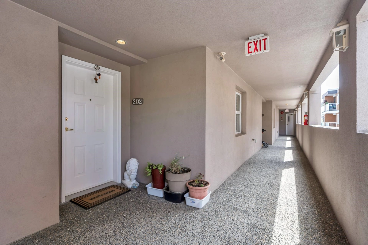 Outdoor Deck Photo of 202 15284 Buena Vista Avenue, White Rock, BC