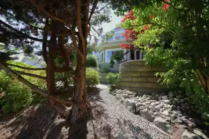 441 S Fletcher Road, Gibsons, BC, Gibsons — Single Family Residence for sale