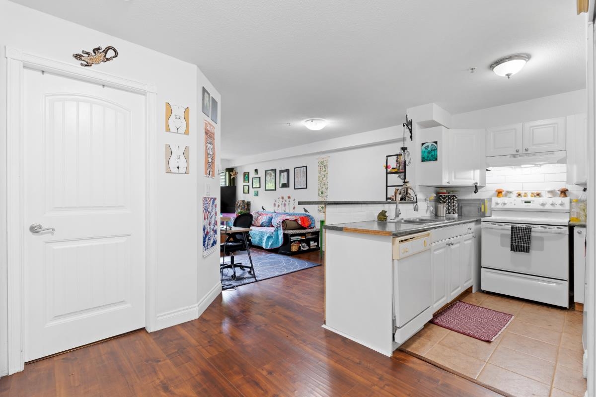 Dining Area Photo of 108 20561 113 Avenue, Maple Ridge, BC