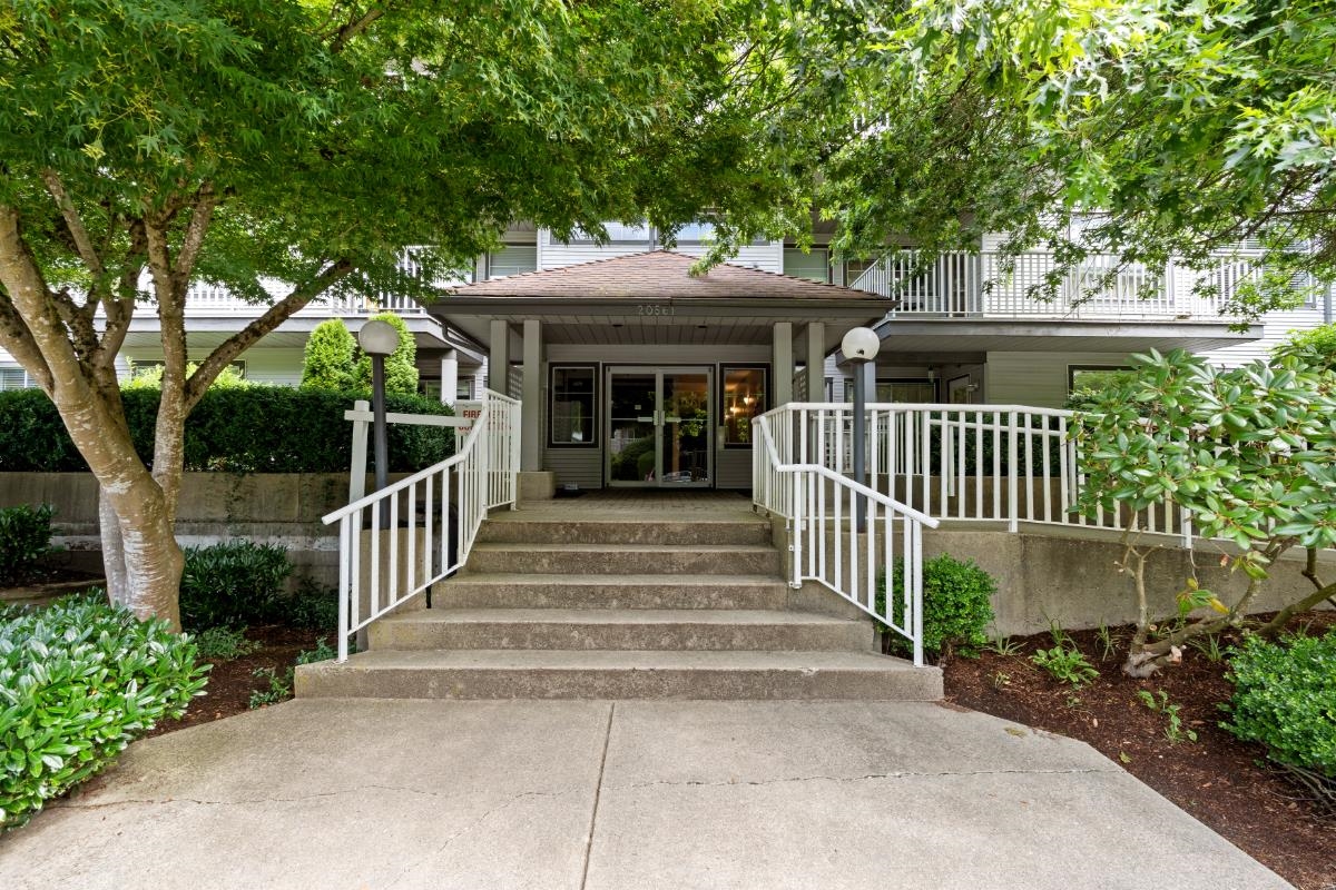 Kitchen Island Photo of 108 20561 113 Avenue, Maple Ridge, BC