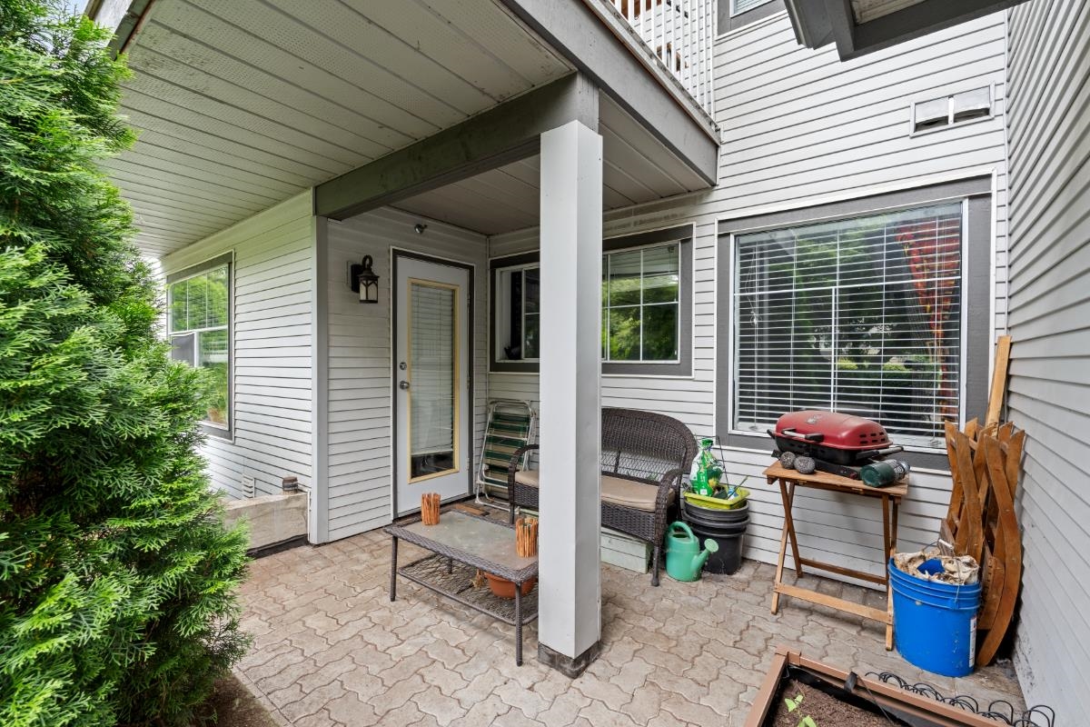 Living Room Photo of 108 20561 113 Avenue, Maple Ridge, BC