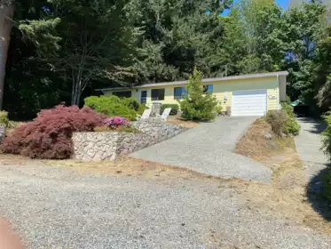1714 Ocean Beach Esplanade, Gibsons, BC, Gibsons — Single Family Residence for sale