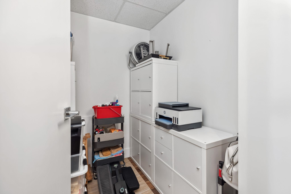 Basement Recreation Room Photo of 405 389 W 59th Avenue, Vancouver, BC