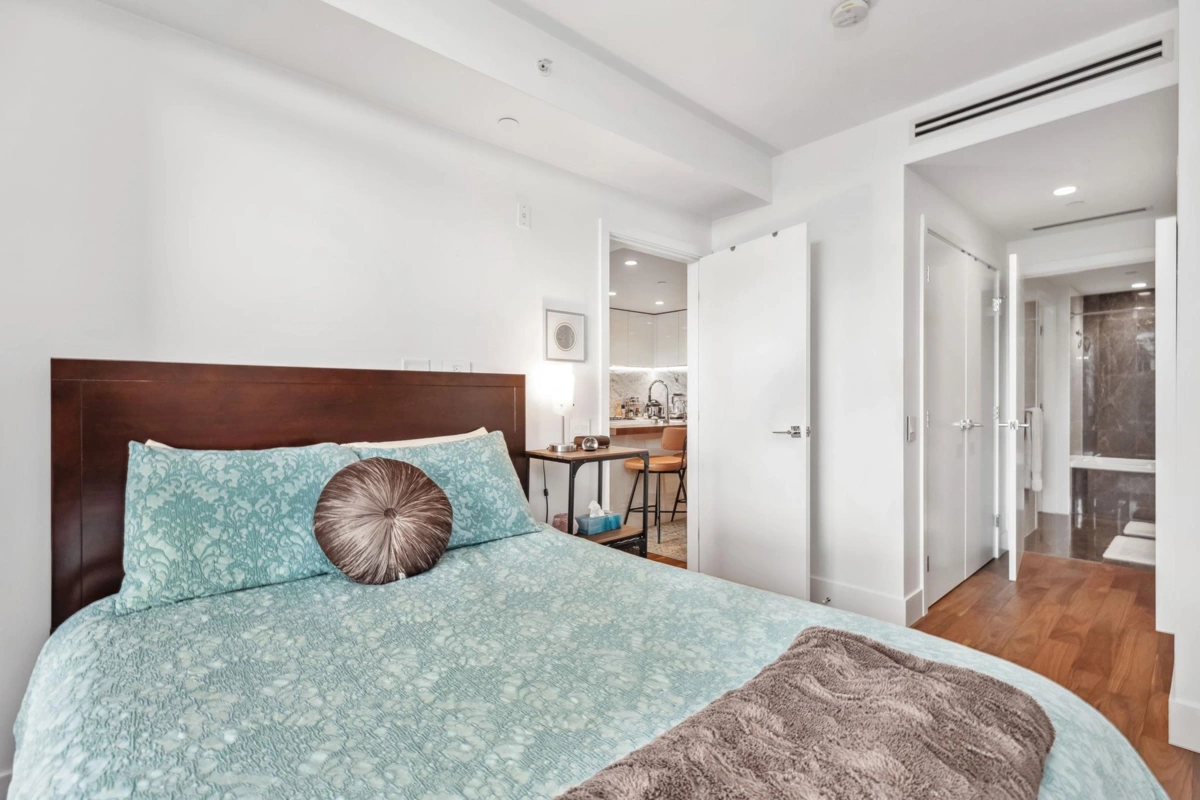 Guest Bathroom Photo of 405 389 W 59th Avenue, Vancouver, BC