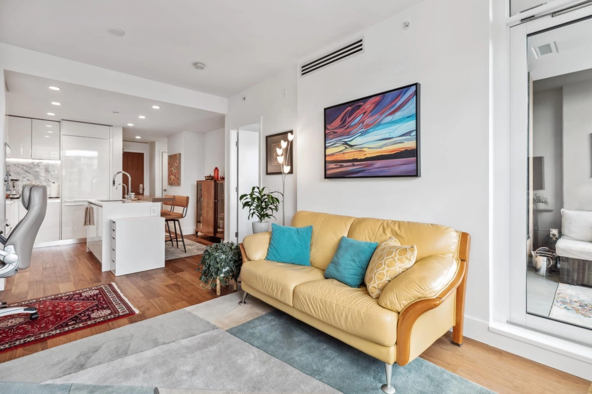 Kitchen Island Photo of 405 389 W 59th Avenue, Vancouver, BC