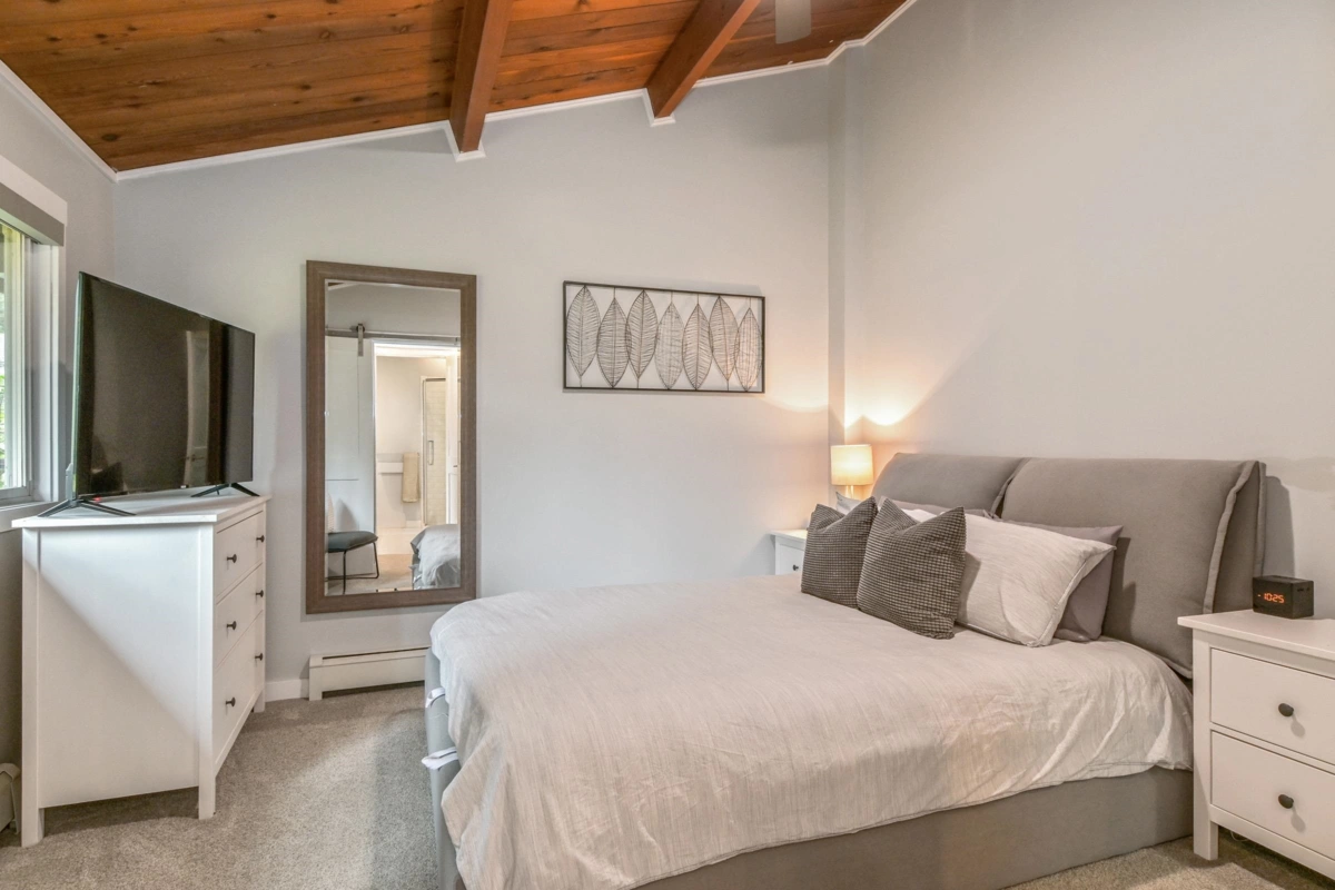 Hallway Photo of 22948 132 Avenue, Maple Ridge, BC