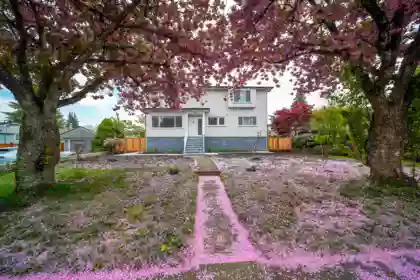 8684 12th Avenue, Burnaby, BC, Burnaby — Single Family Residence for sale