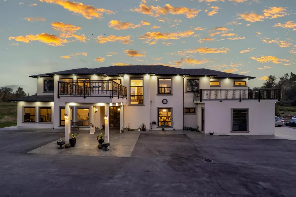 Exterior Front Photo of 26070 36 Avenue, Langley, BC