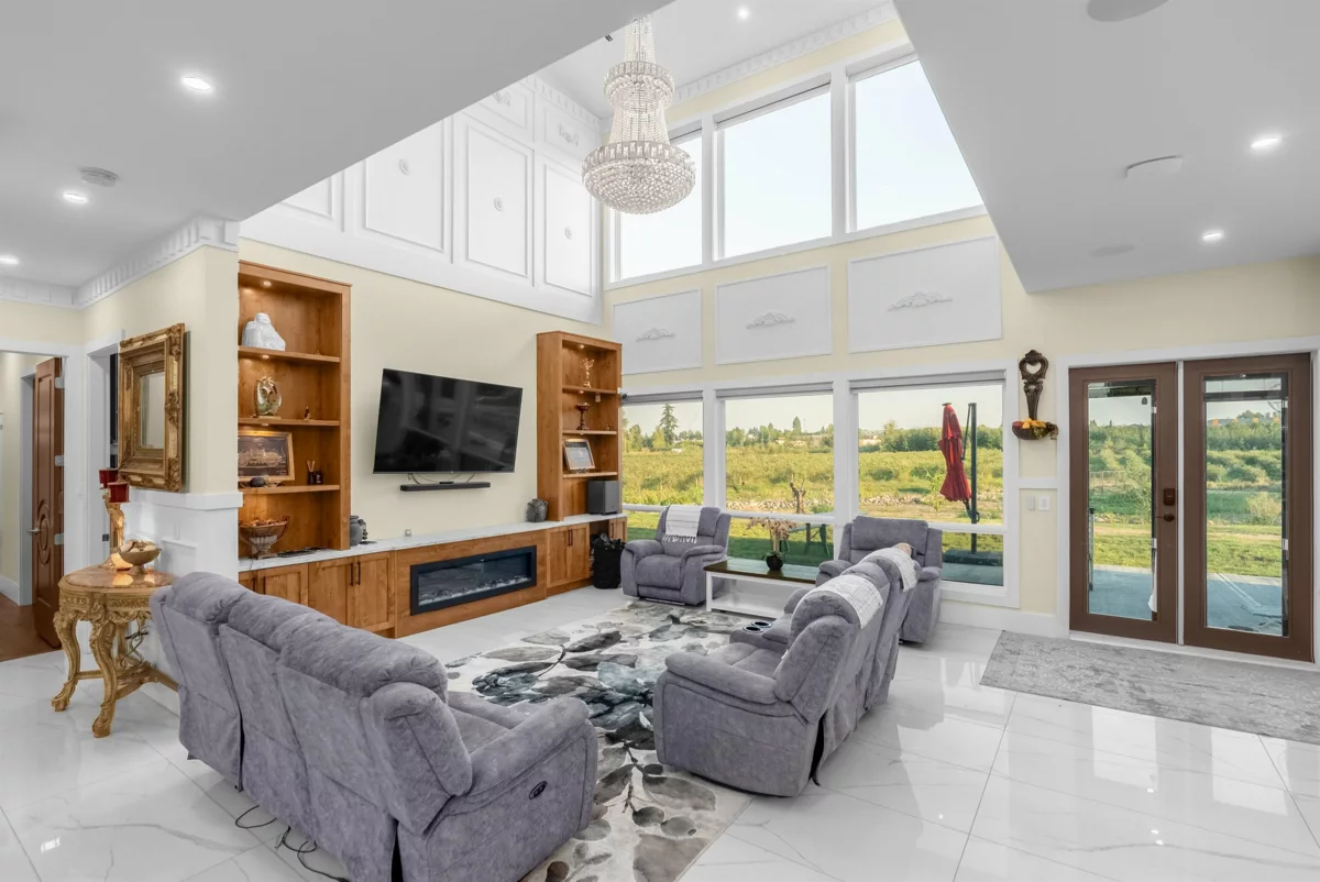 Guest Bathroom Photo of 26070 36 Avenue, Langley, BC