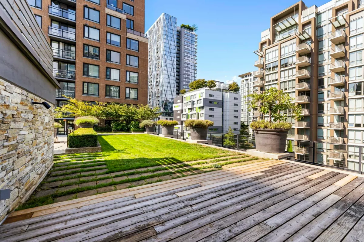 Backyard Photo of 507 1088 Richards Street, Vancouver, BC