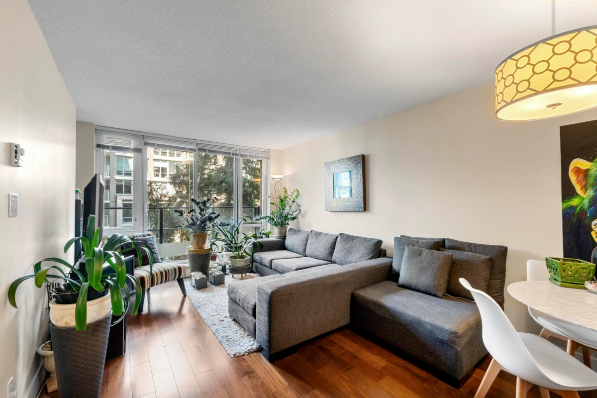 Dining Area Photo of 507 1088 Richards Street, Vancouver, BC