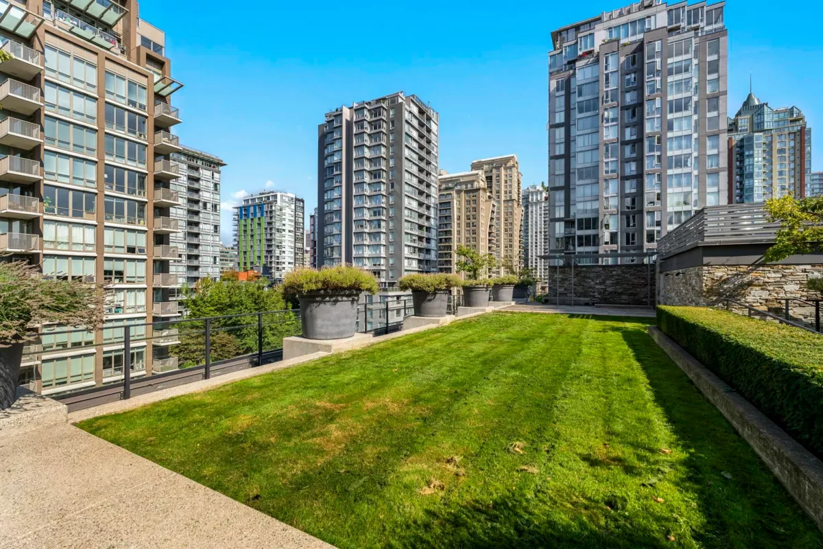 Front Yard Photo of 507 1088 Richards Street, Vancouver, BC
