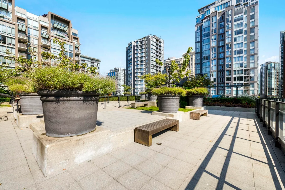 Garden / Landscaping Photo of 507 1088 Richards Street, Vancouver, BC