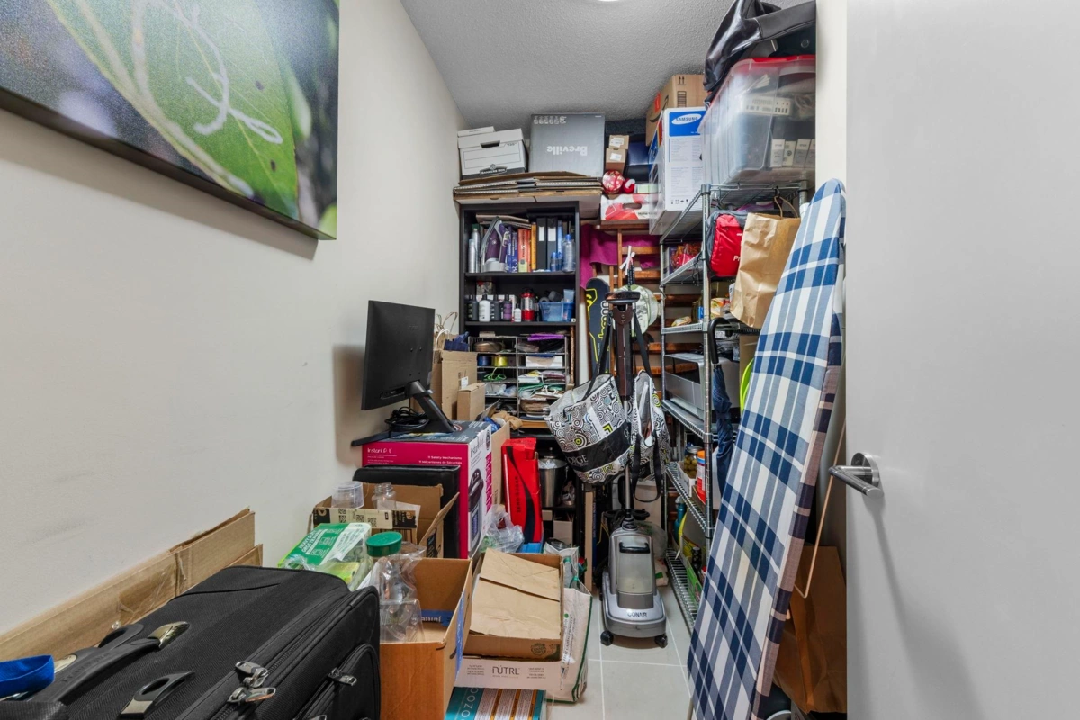 Hallway Photo of 507 1088 Richards Street, Vancouver, BC