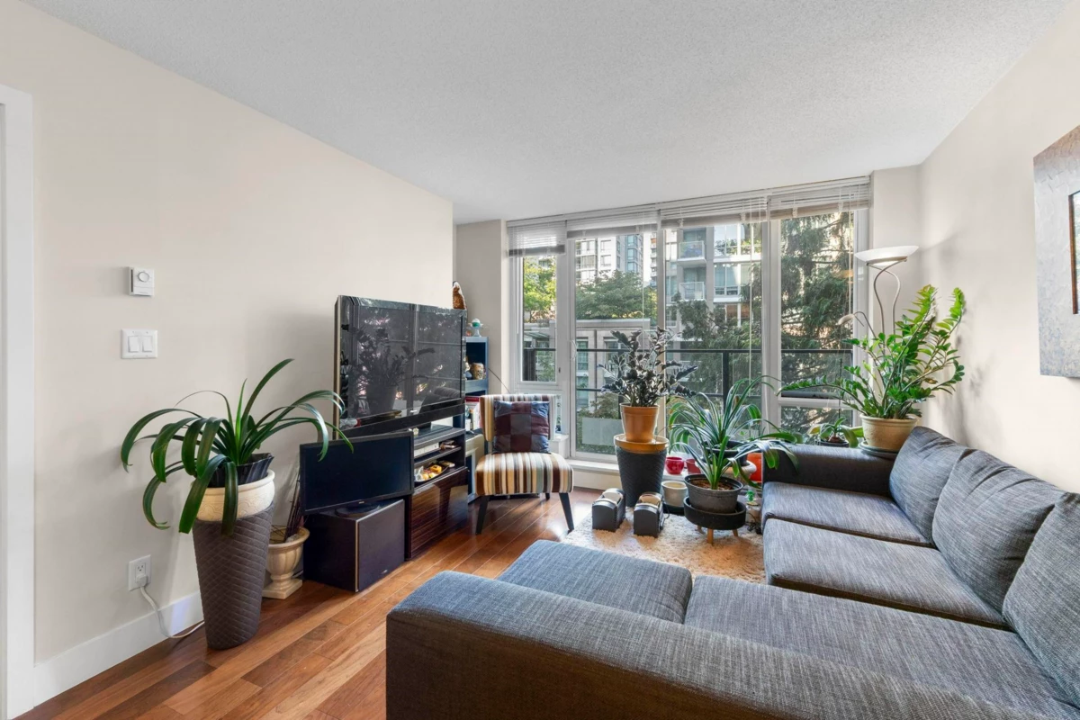 Kitchen Island Photo of 507 1088 Richards Street, Vancouver, BC