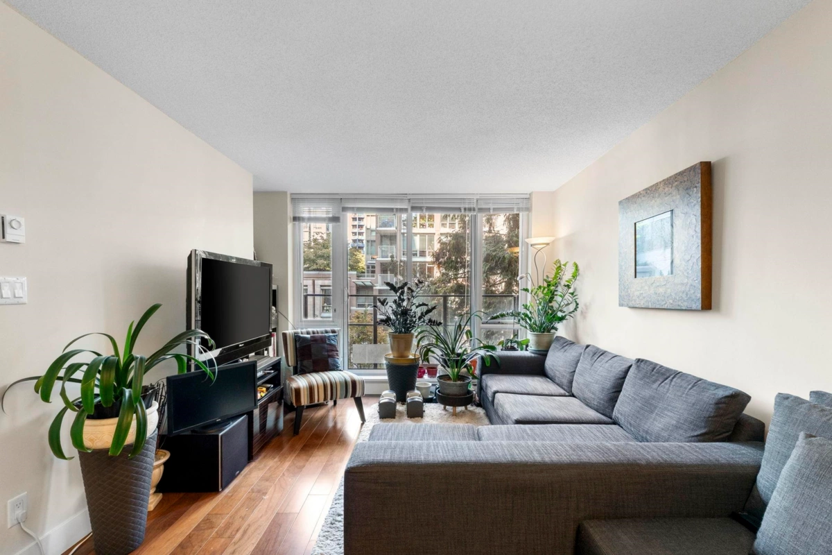 Kitchen Photo of 507 1088 Richards Street, Vancouver, BC