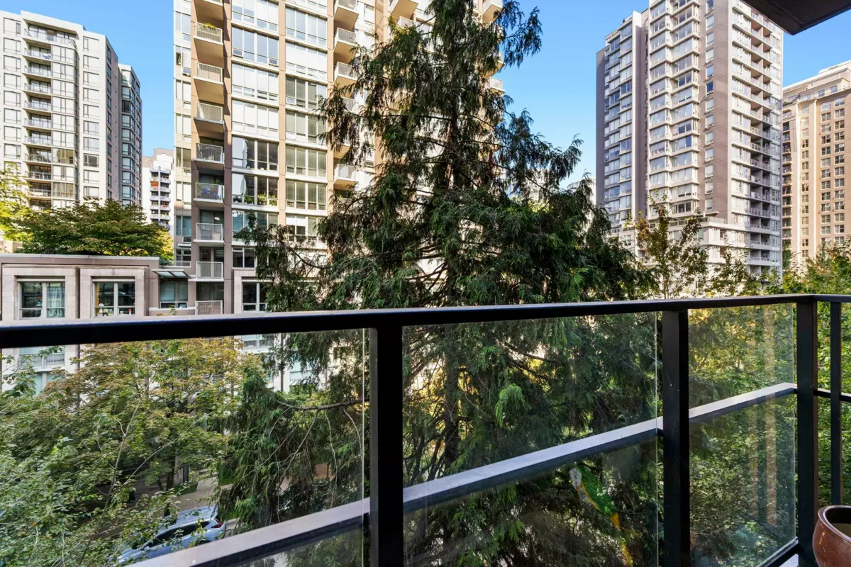 Powder Room Photo of 507 1088 Richards Street, Vancouver, BC