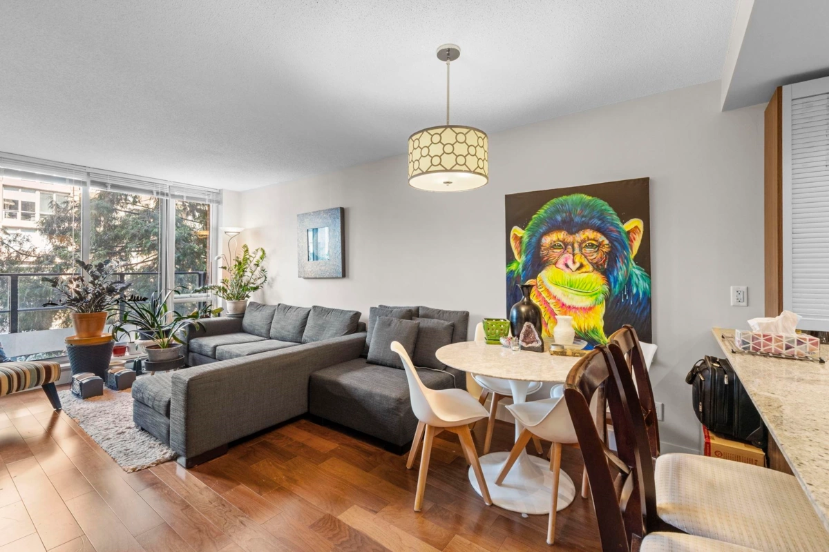 Walk-In Closet Photo of 507 1088 Richards Street, Vancouver, BC