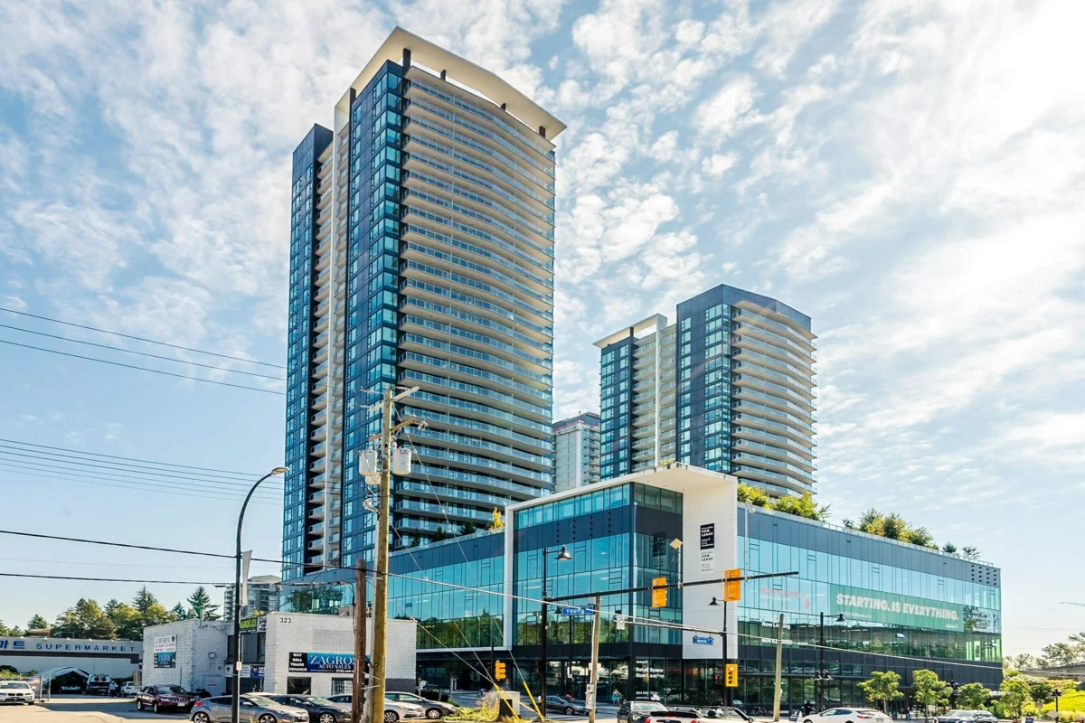 Swimming Pool Photo of 1005 318 Alderson Avenue, Coquitlam, BC