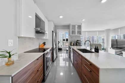 2507 689 Abbott Street, Vancouver, BC, Vancouver — Apartment/Condo for sale