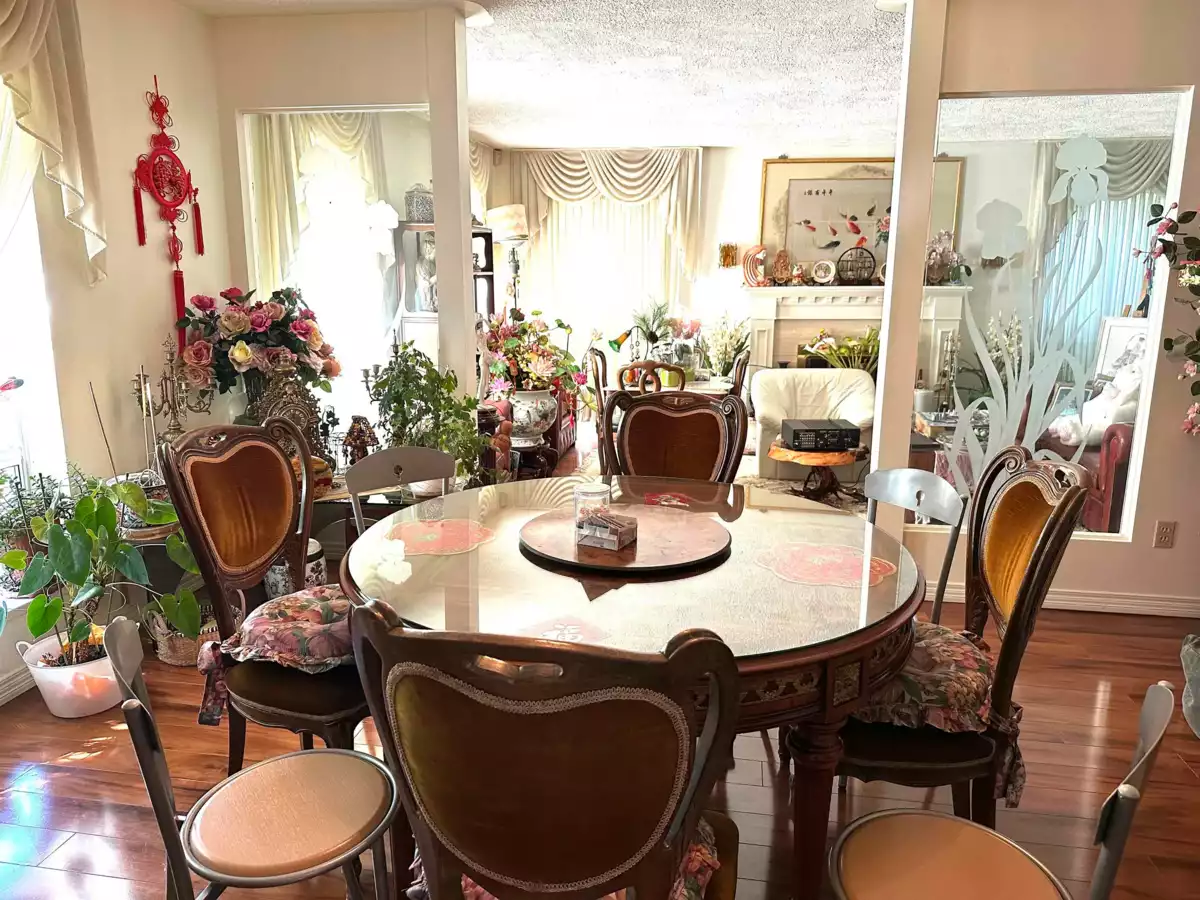 Kitchen Island Photo of 5700 Maple Road, Richmond, BC
