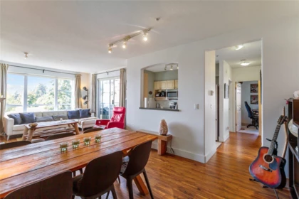 302 3608 Deercrest Drive, North Vancouver, BC